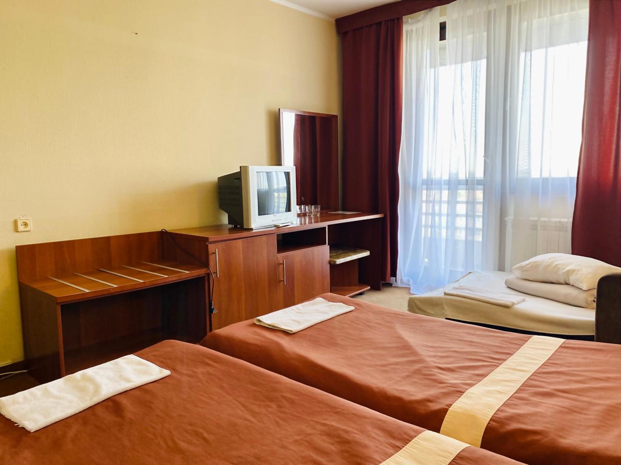 Intourist-Zakarpattia Hotel Uzhhorod Exterior photo