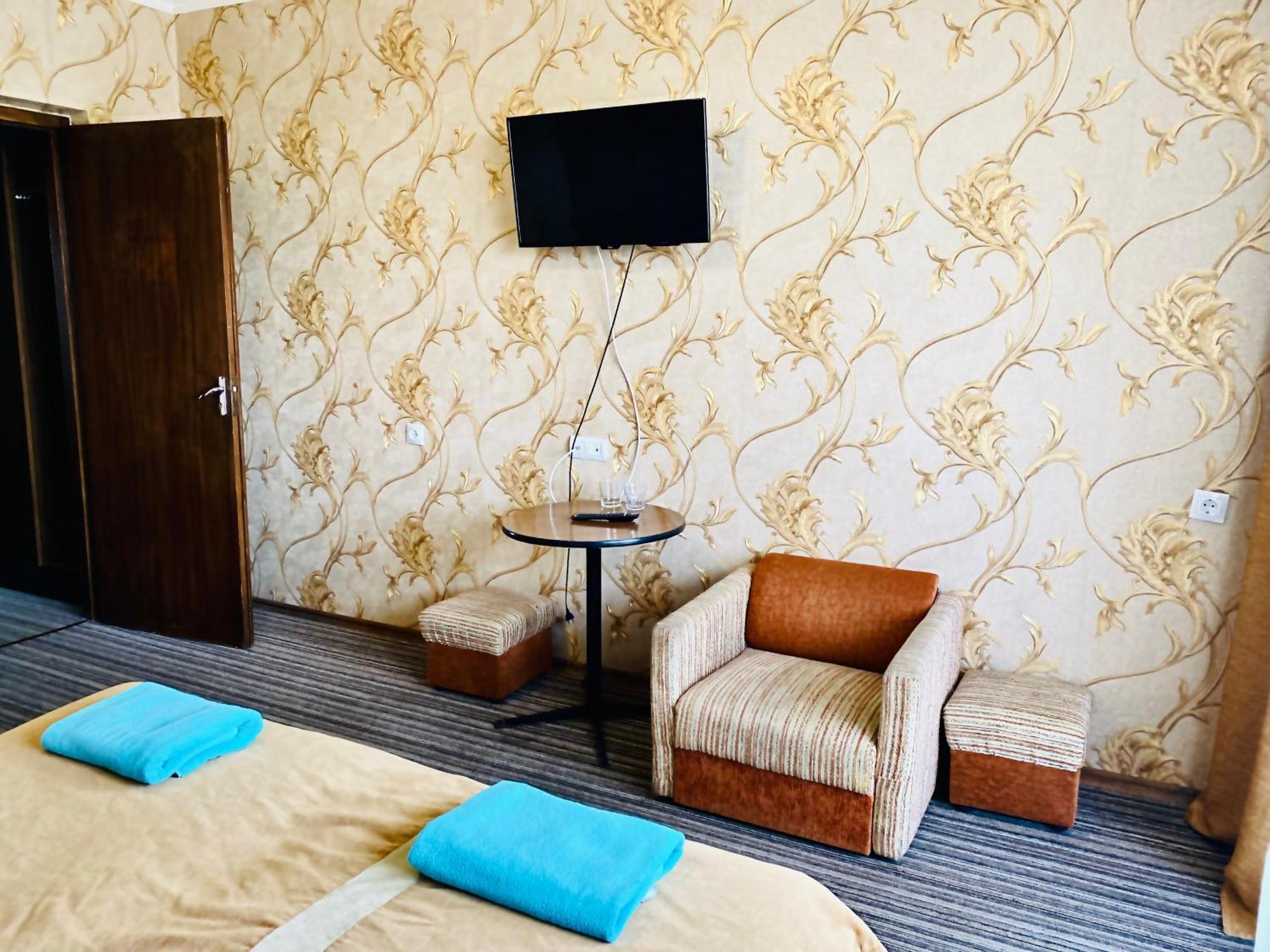 Intourist-Zakarpattia Hotel Uzhhorod Exterior photo