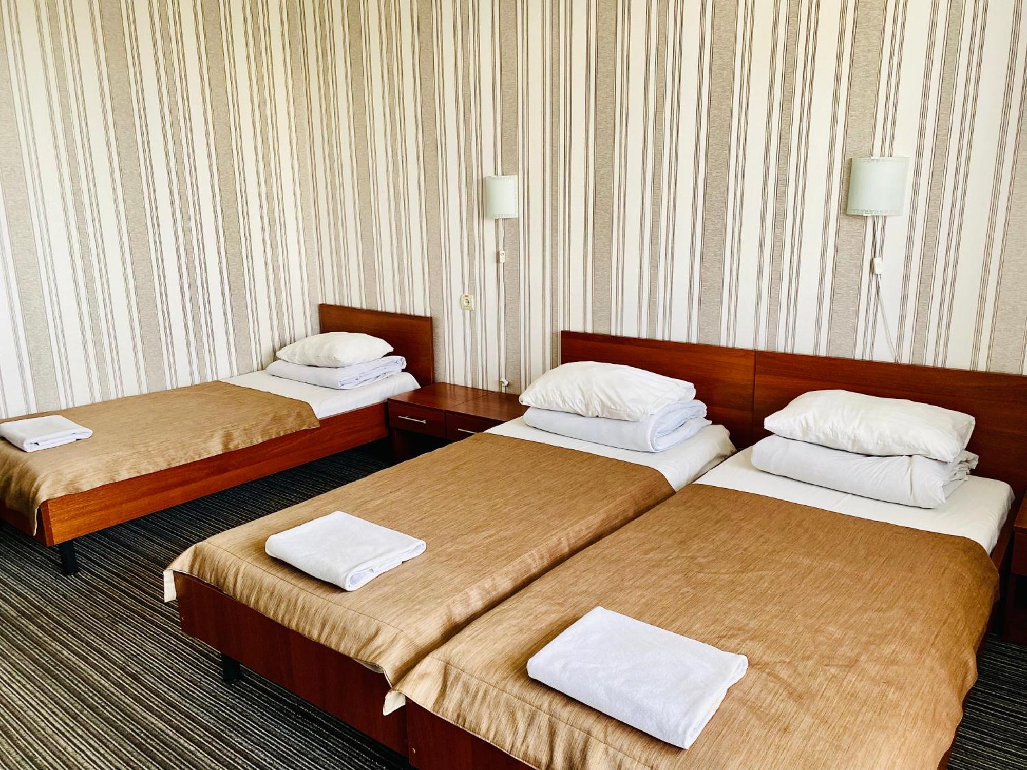 Intourist-Zakarpattia Hotel Uzhhorod Exterior photo