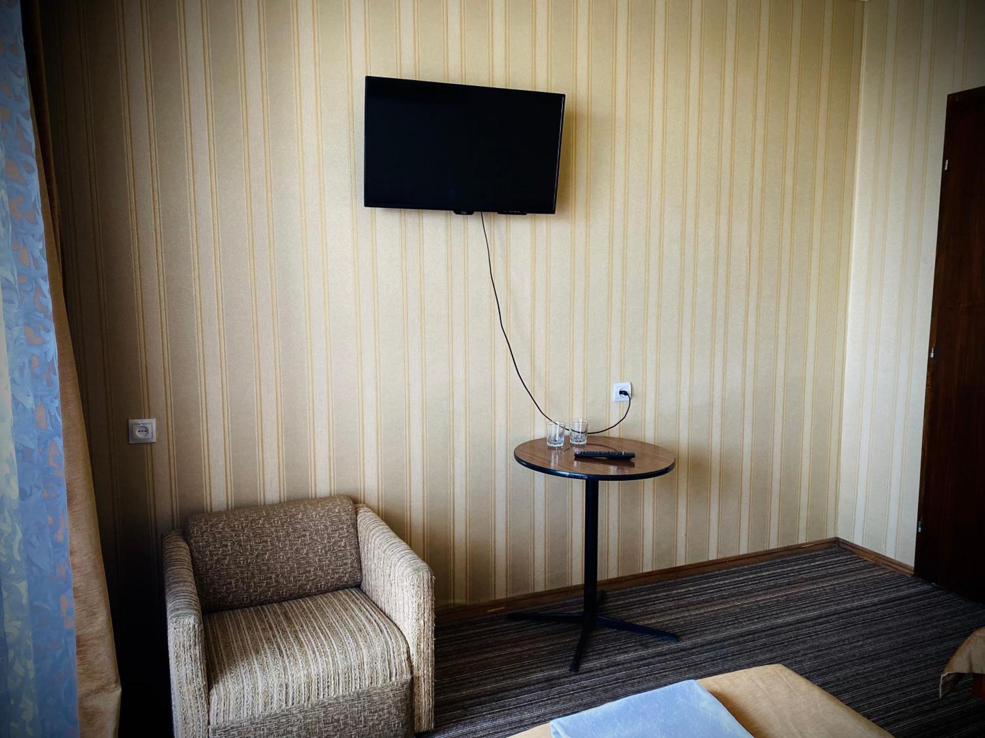 Intourist-Zakarpattia Hotel Uzhhorod Exterior photo