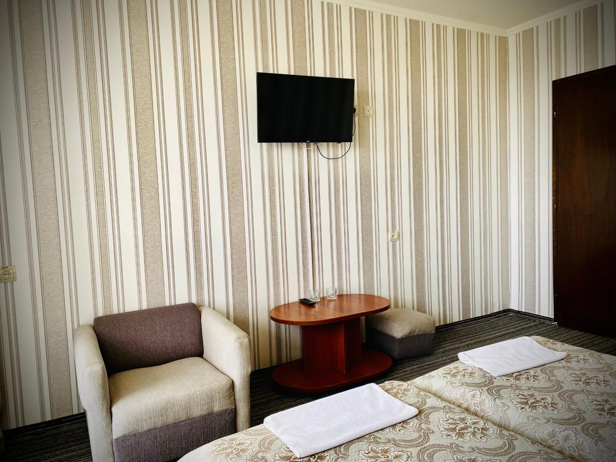 Intourist-Zakarpattia Hotel Uzhhorod Exterior photo