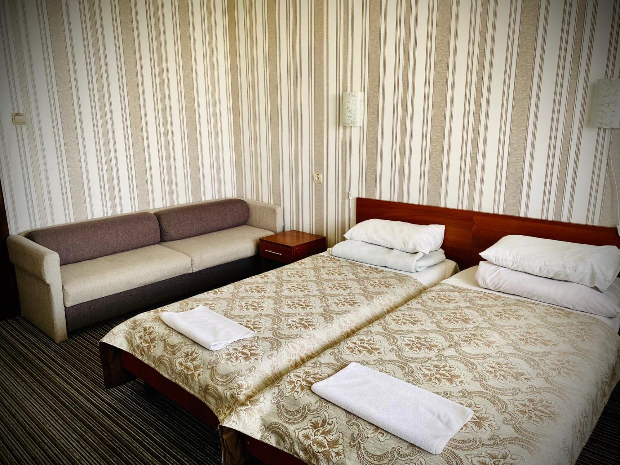 Intourist-Zakarpattia Hotel Uzhhorod Exterior photo