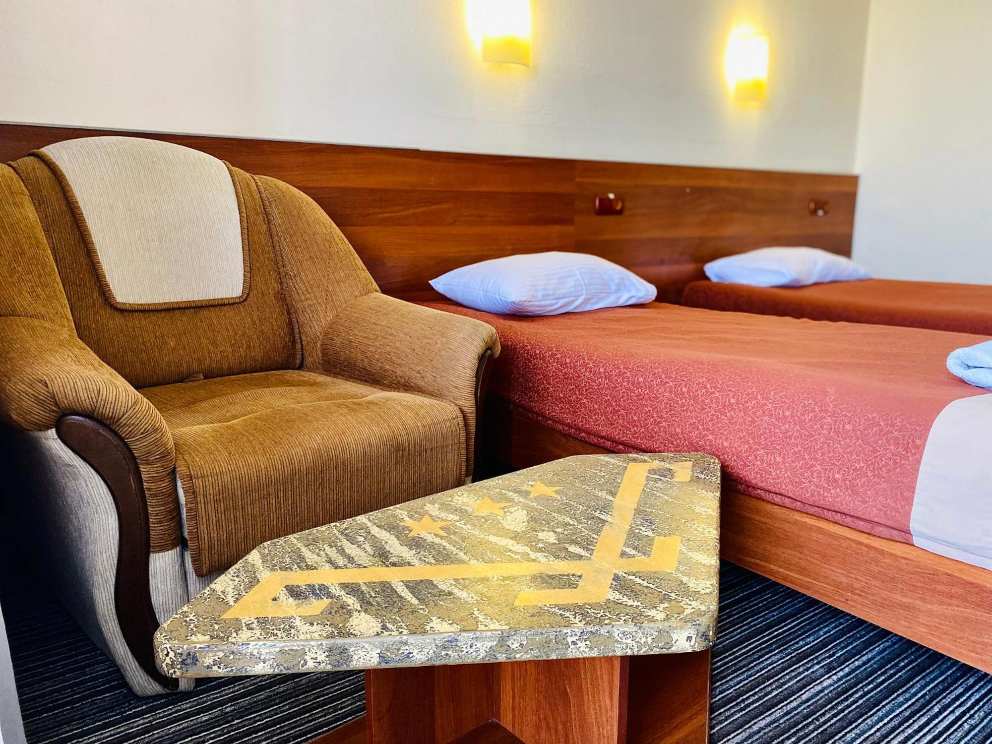 Intourist-Zakarpattia Hotel Uzhhorod Exterior photo